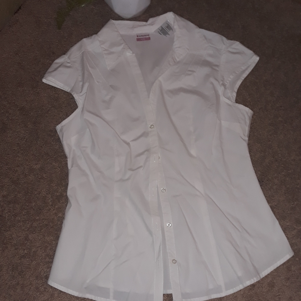 No Boundaries (Size L) White Cap Sleeve Basic Button Shirt